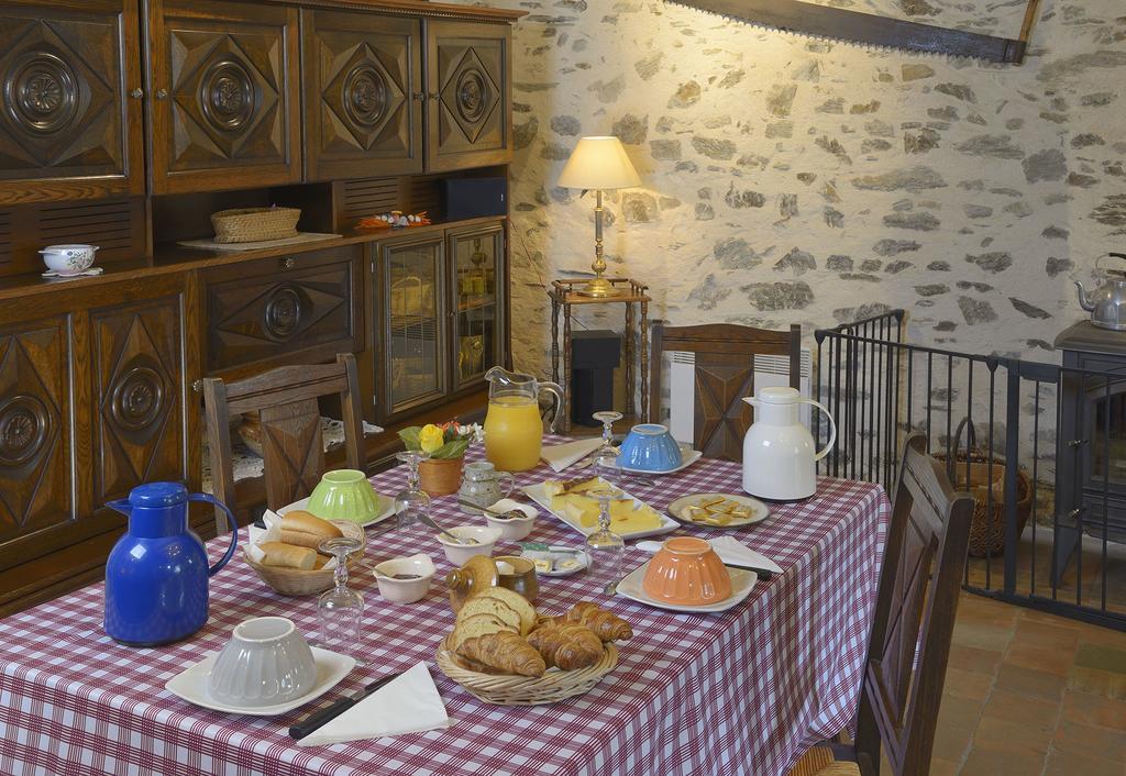 Domaine De La Cour Bed & Breakfast Sainte-Gemme-d'Andigne Exterior photo