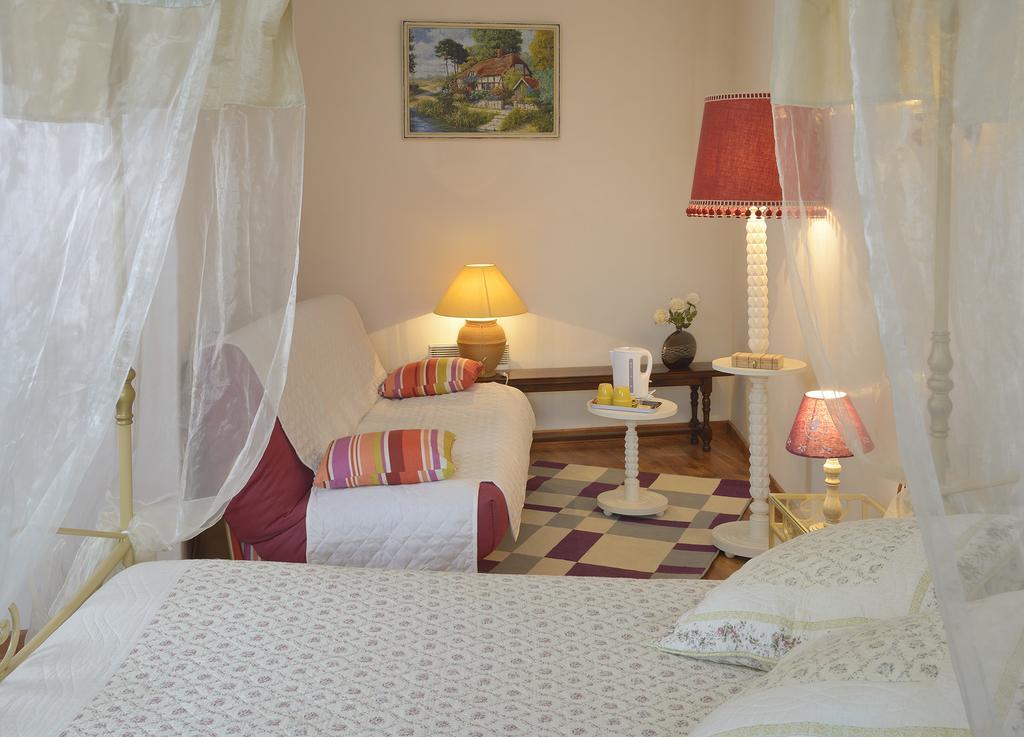 Domaine De La Cour Bed & Breakfast Sainte-Gemme-d'Andigne Exterior photo