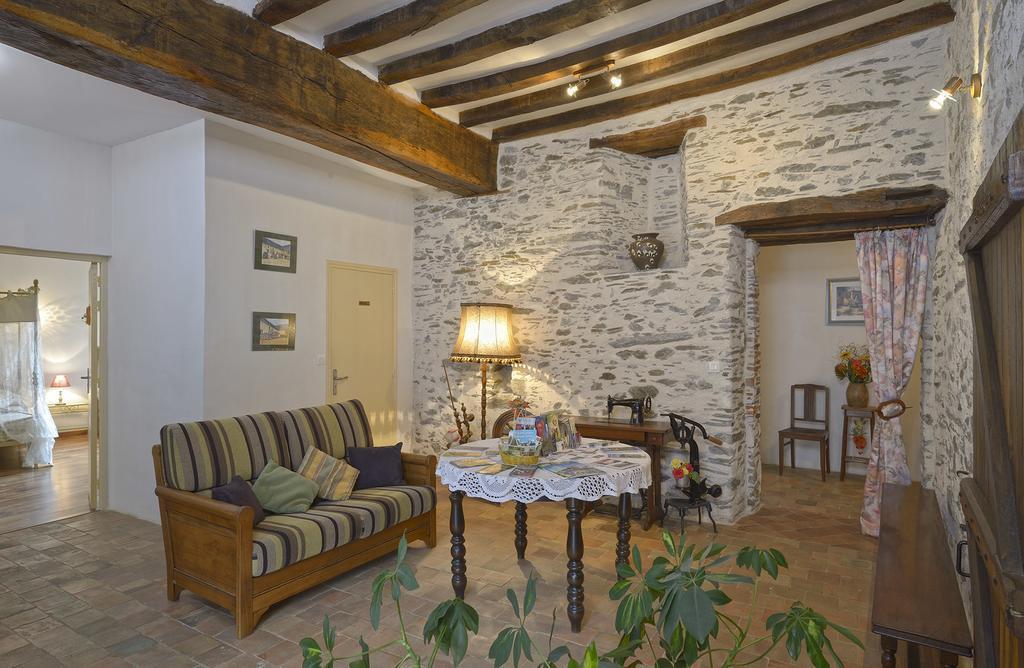 Domaine De La Cour Bed & Breakfast Sainte-Gemme-d'Andigne Exterior photo