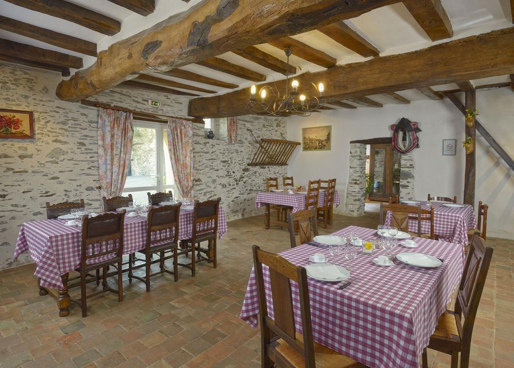 Domaine De La Cour Bed & Breakfast Sainte-Gemme-d'Andigne Exterior photo